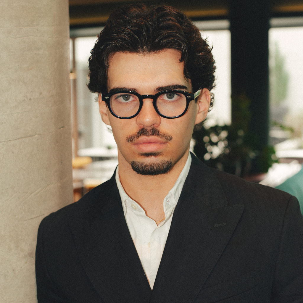 LE CORBUISER / BLACK BLUE LIGHT