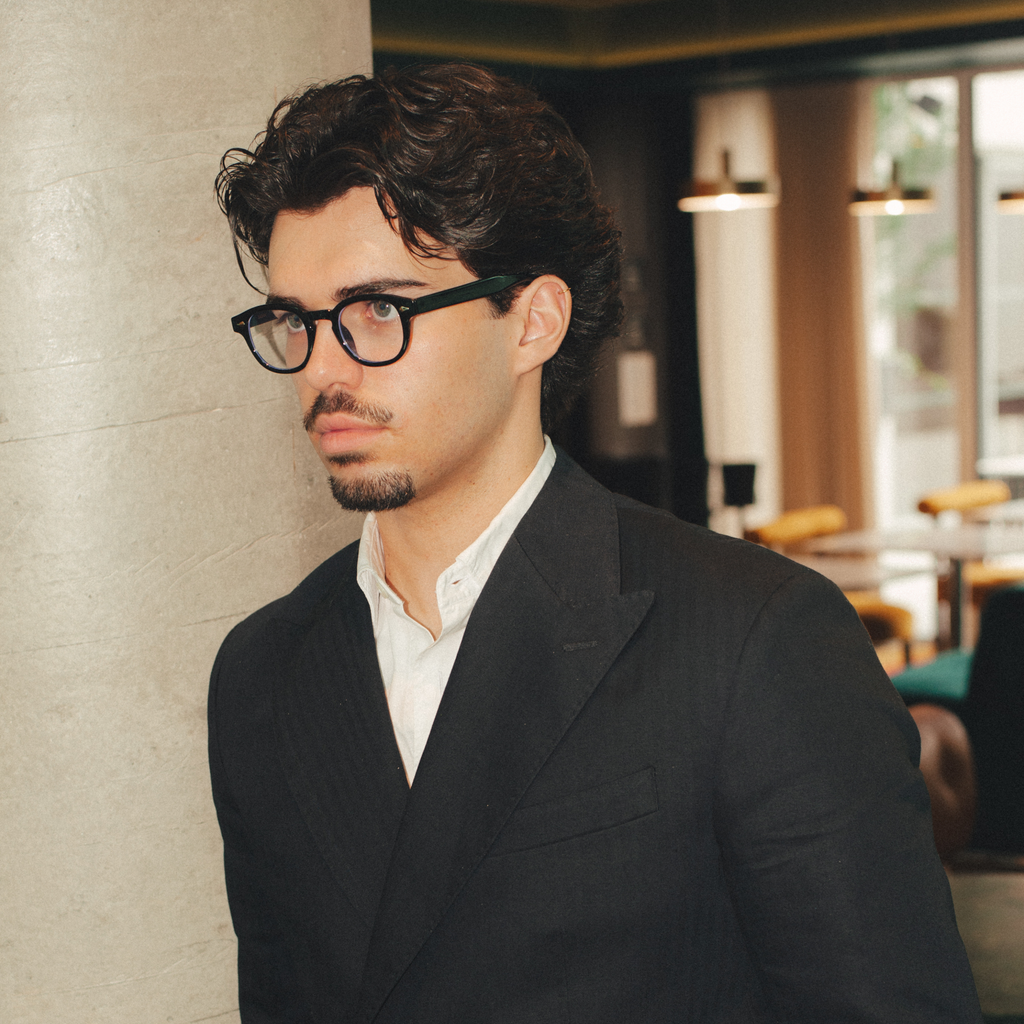 LE CORBUISER / BLACK BLUE LIGHT