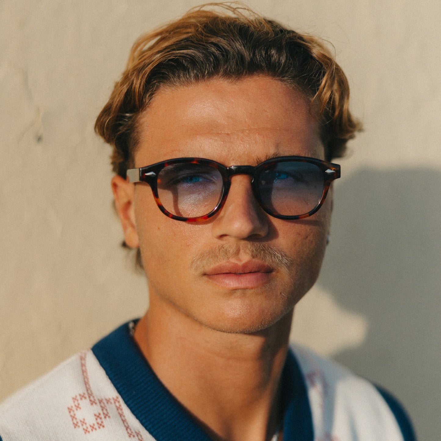 LE CORBUSIER TORTOISE BLUE